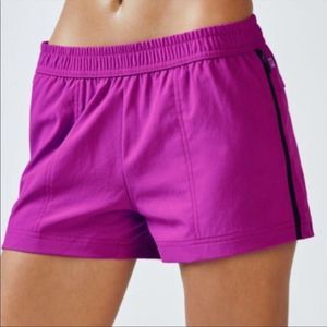 Fabletics Eloise Workout Shorts in Orchid Black Small
